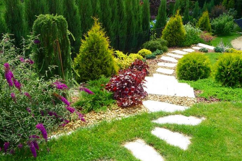 Jak urządzić oazy wypoczynku w ogrodzie z wykorzystaniem kamieni dekoracyjnych?