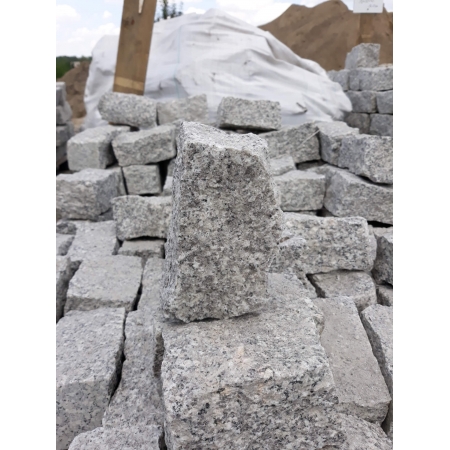 Palisada granitowa łupana 8x8x16 cm