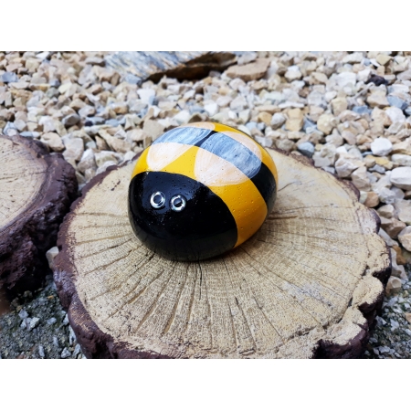 pszczola-kamienna-dekoracja-ogrodowa